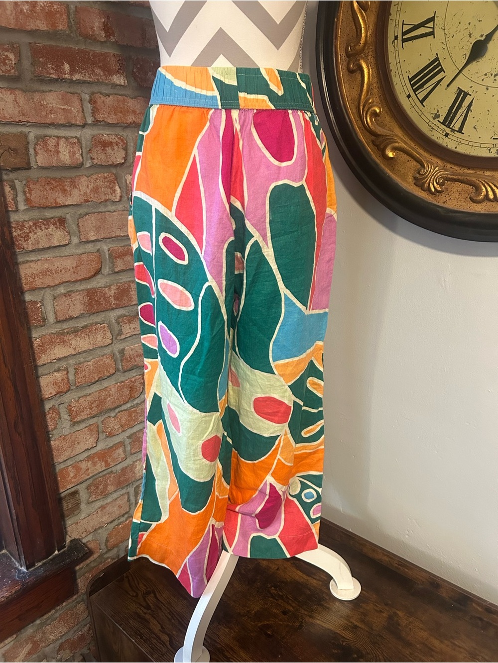 Christian Siriano • 100% Linen Rainbow Abstract Leaf Print Pants - Picture 5 of 6